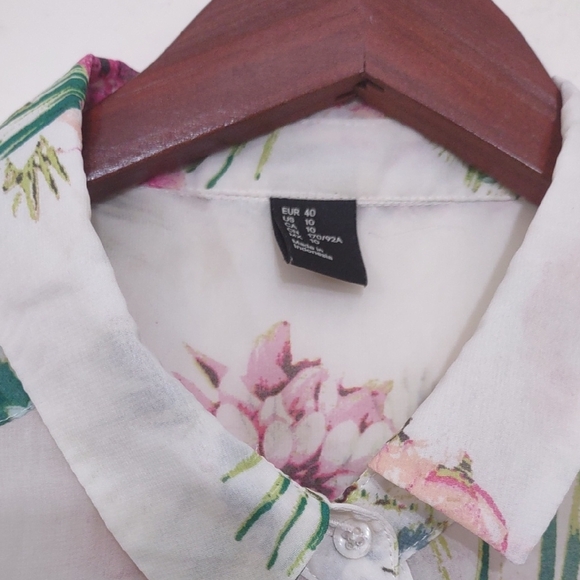 SLIGHTLY USED UNKNOWN BRAND FLORAL SLEEVELESS BLOUSE SIZE 10 MULTI COLOR - Picture 2 of 9